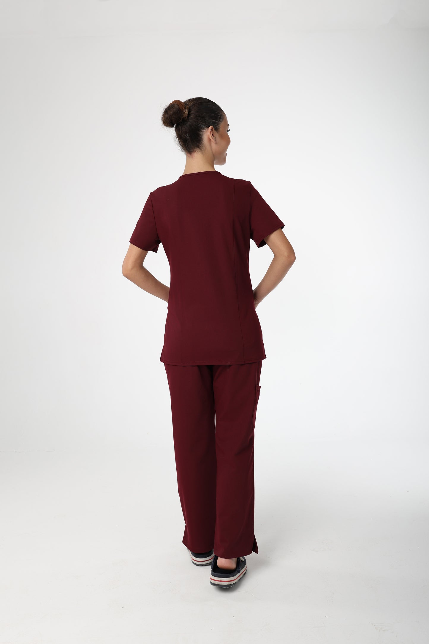 Silvatica Marfa® Kadın Medikal Pantolon – Burgundy Petite & Regular | Premium Scrubs Alt