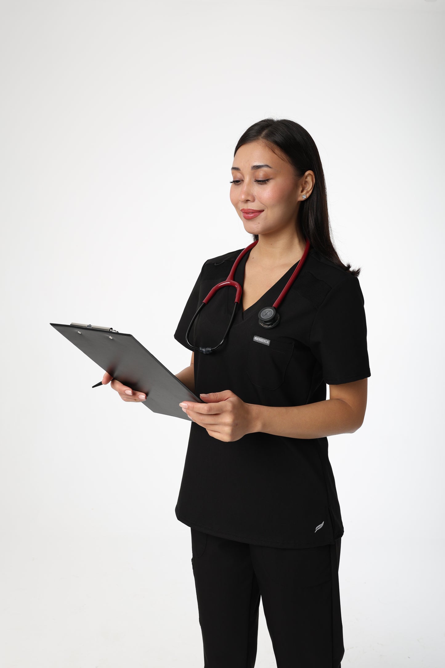 Silvatica Luna® Kadın V Yaka Scrub Üst – Black | Premium Tailored Fit